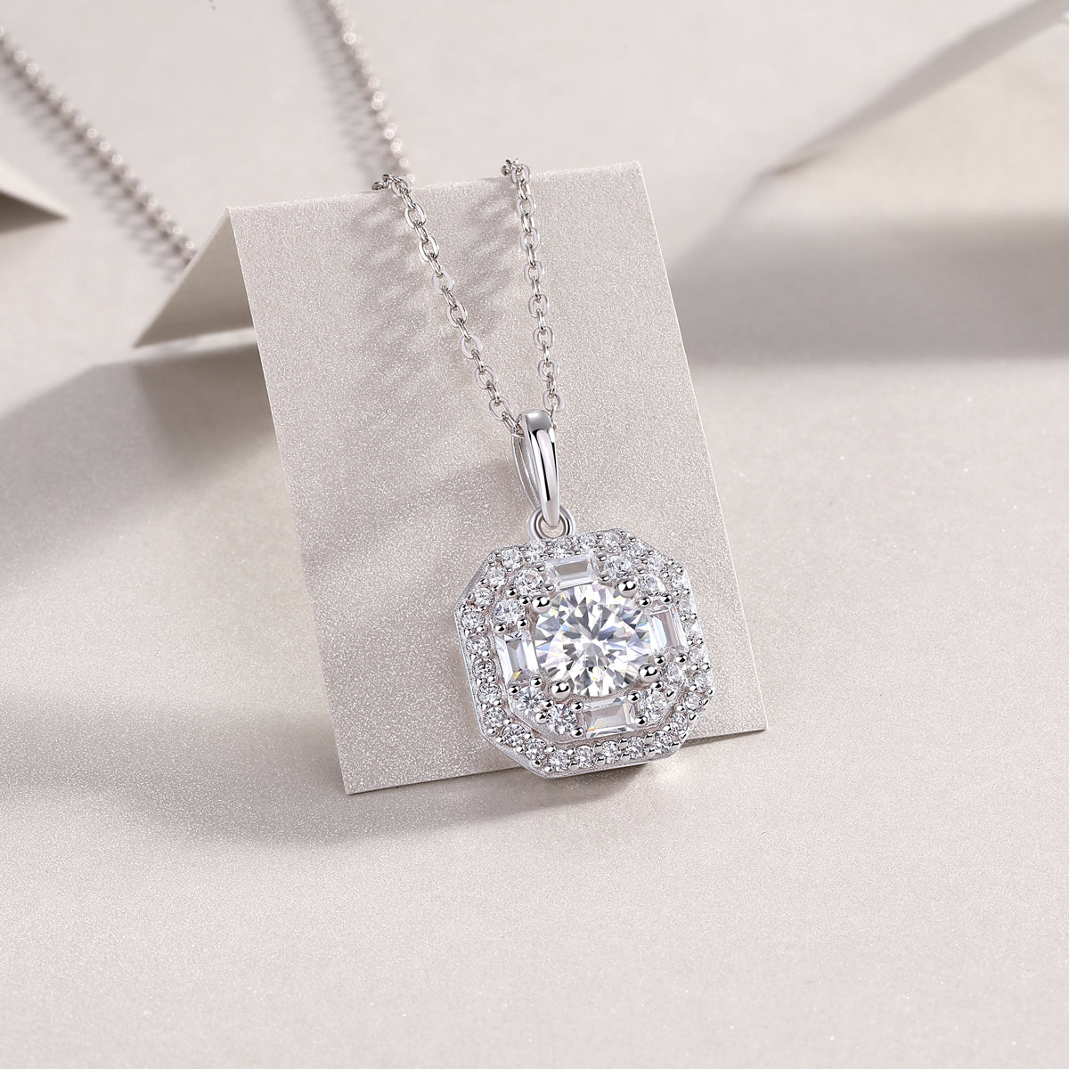 Small Square Bag - A Fashionable And Luxurious Diamond Jewelry Piece Set With 1-carat Moissan Diamond S925 Sterling Silver And Platinum-plated Pendant