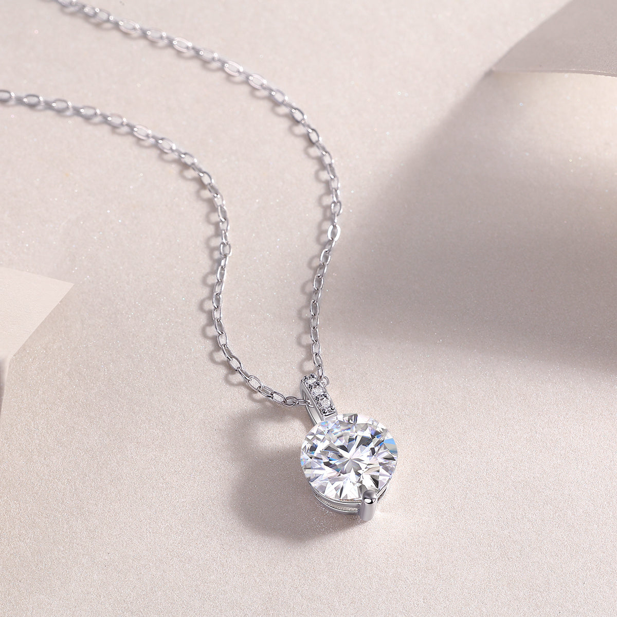 A Lifetime Of Brilliance - A Fashionable And Luxurious Diamond Jewelry Pendant Set With 2-carat Moissanite S925 Sterling Silver And Platinum Plating