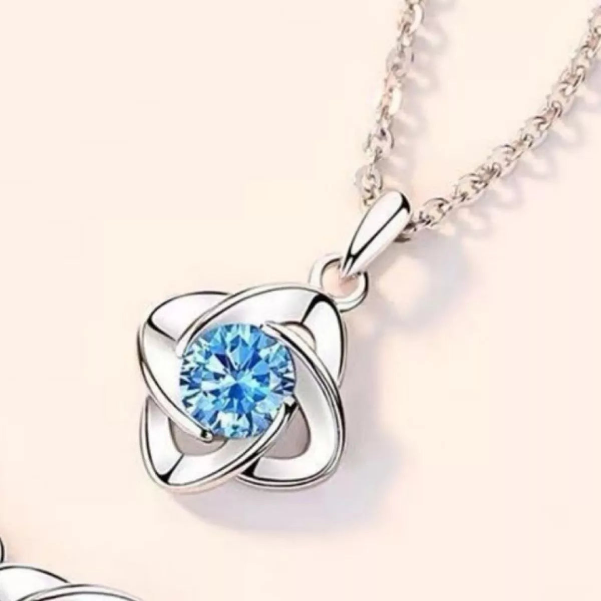 Four-Leaf Clover Pendant Necklace by Trendsi