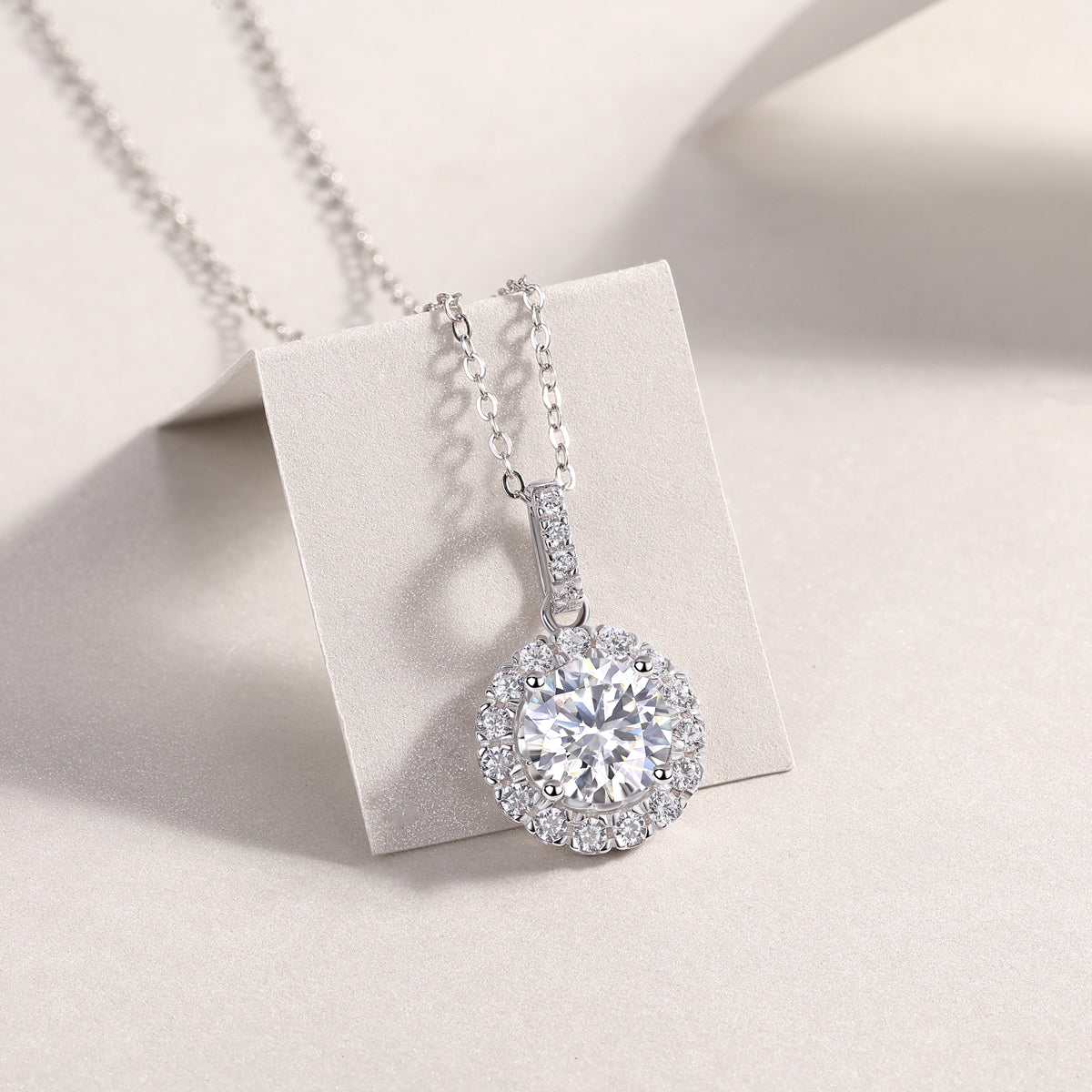 Dandelion - A Fashionable And Luxurious Diamond Jewelry Pendant Set With 2-carat Moissan Diamonds, S925 Sterling Silver And Platinum Plating