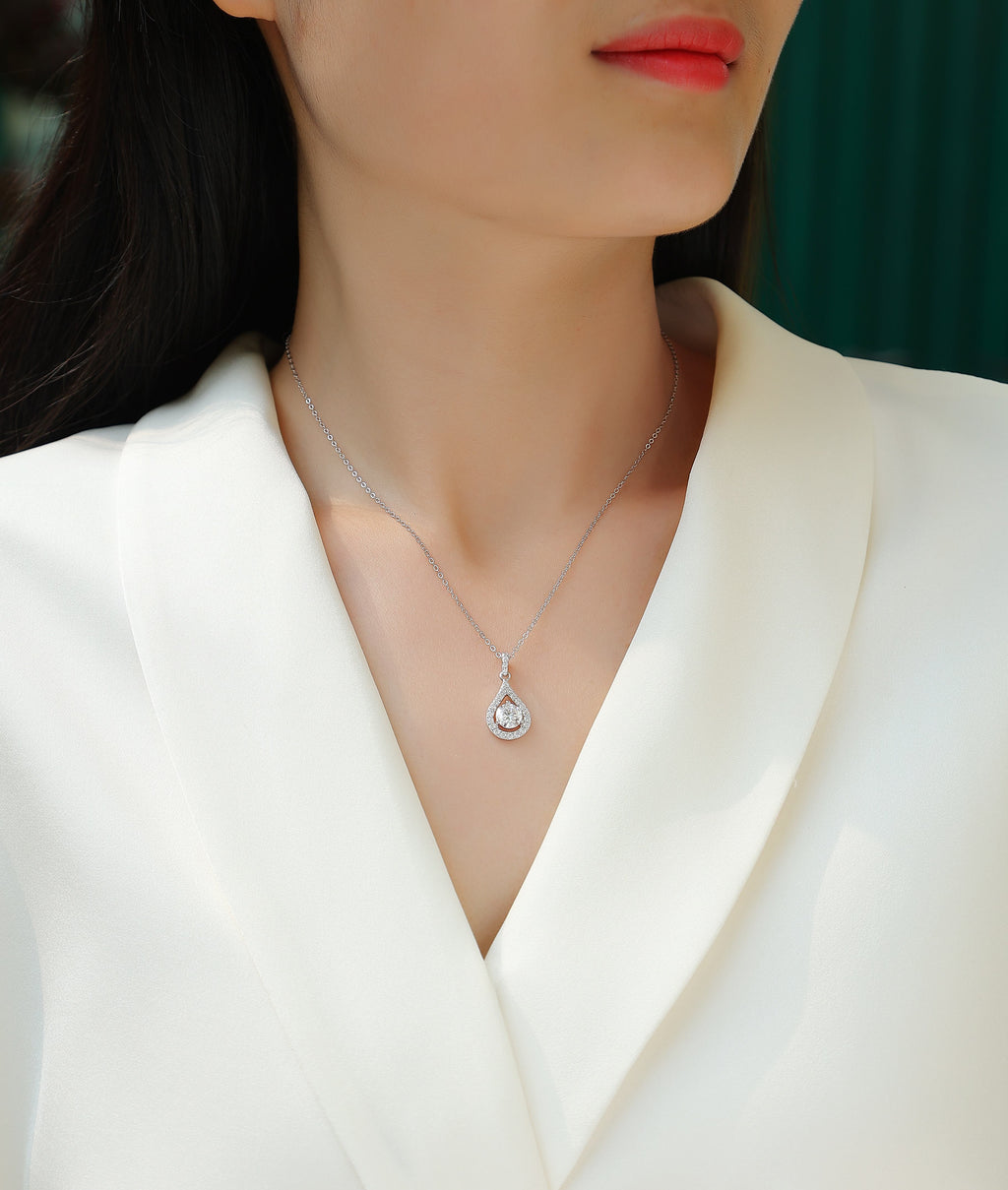 Heart Charm - A Fashionable And Luxurious Diamond Jewelry Piece Set With 1-carat Moissan Diamond S925 Sterling Silver And Platinum-plated Pendant
