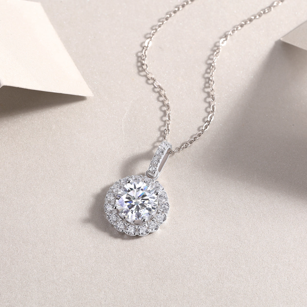 Dandelion - A Fashionable And Luxurious Diamond Jewelry Pendant Set With 2-carat Moissan Diamonds, S925 Sterling Silver And Platinum Plating