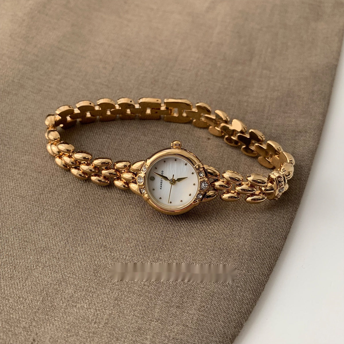 Elegant Personality Trend Mild Luxury Retro Rhinestone Quartz Watch